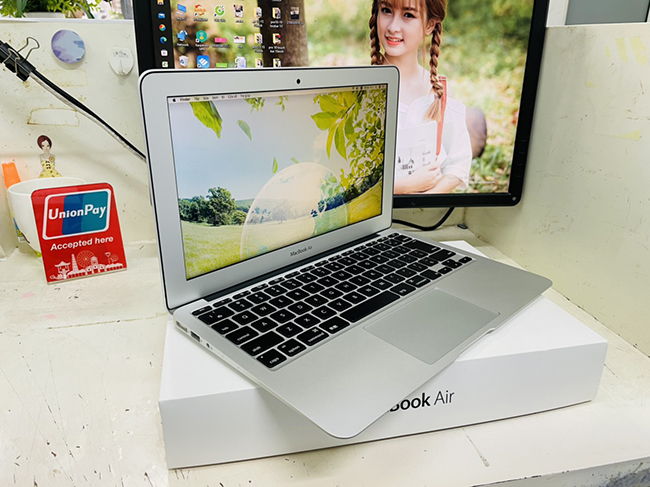 MacBook Pro 2018 15 inch Core i9/32GB/1TB