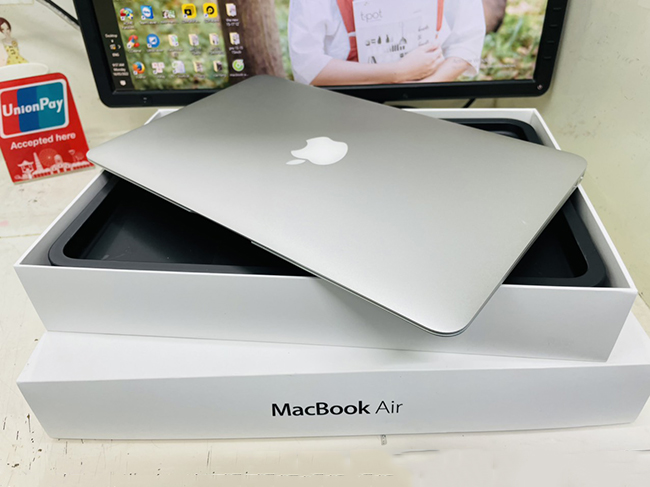 Macbook Pro 201313inch New 98% Core i5 / Ram 4GB / SSD 128GB